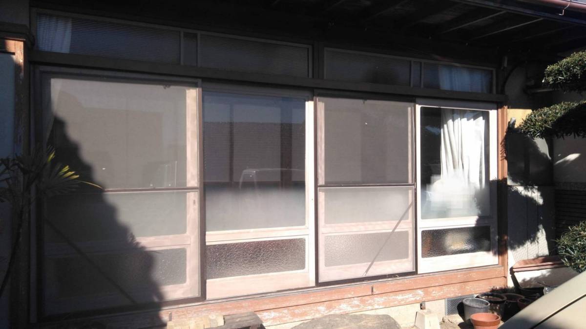 ウチヤマの窓、サッシの取替工事の施工前の写真1