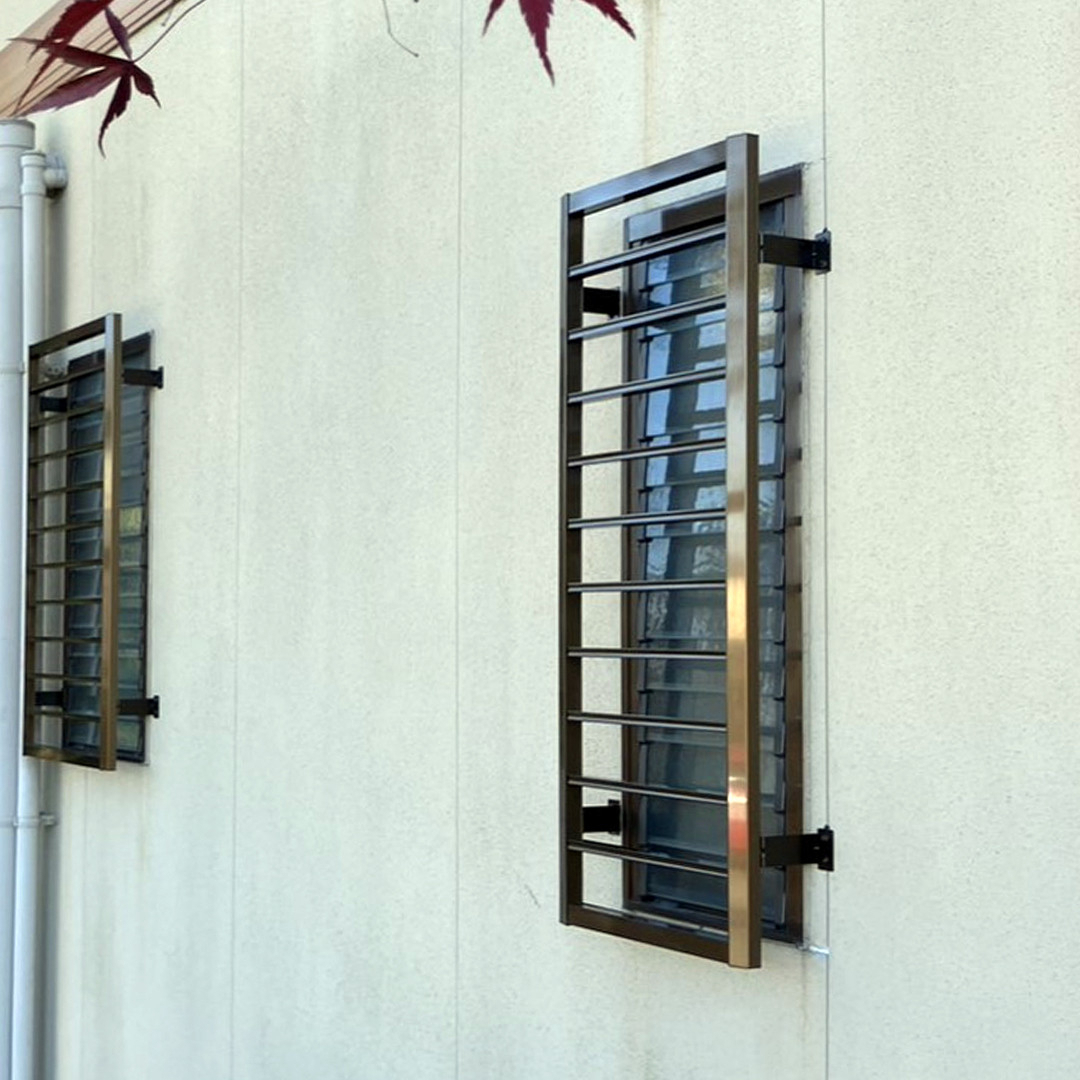 ウチヤマのルーバー窓の防犯性が心配！風通しを残しつつ安心な暮らしへ【健康で快適な暮らし】の施工後の写真1