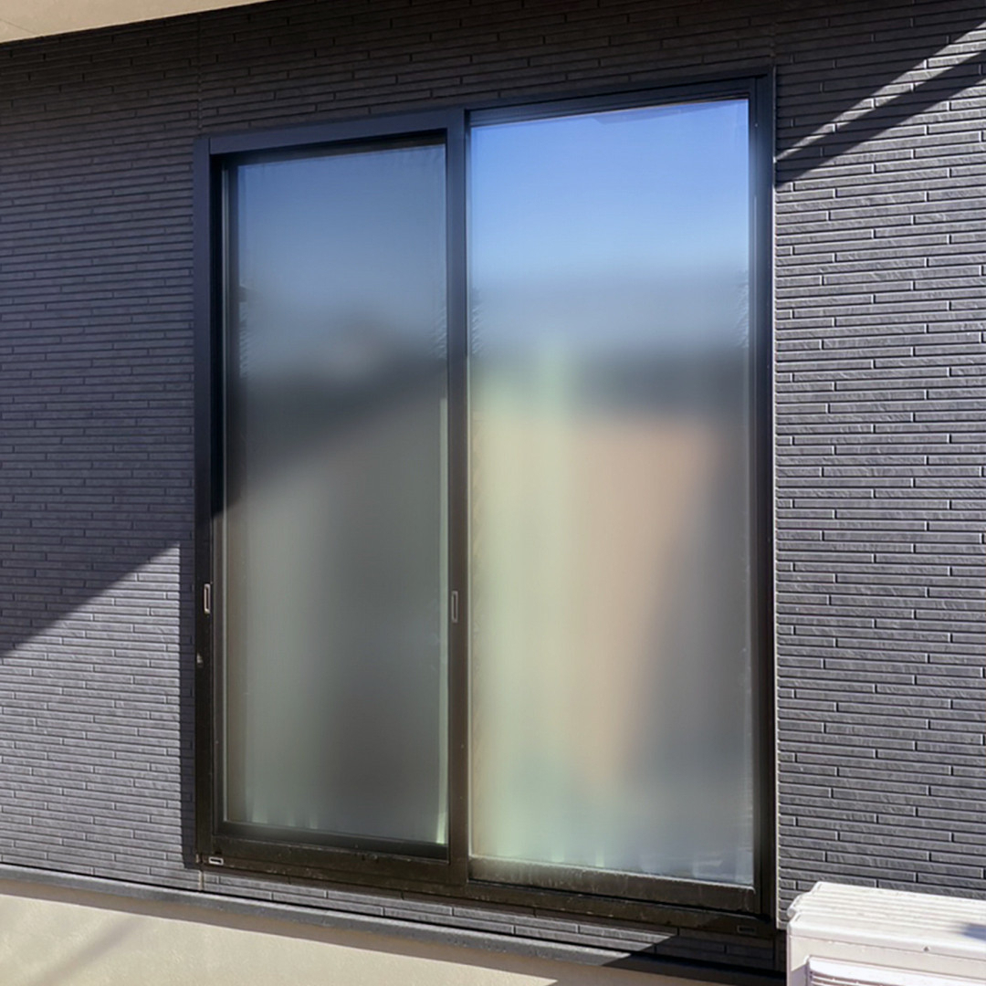 ウチヤマの雨戸なしリビング窓に「リフォームシャッター」設置で安心と快適を両立!【健康で快適な暮らし】の施工前の写真1