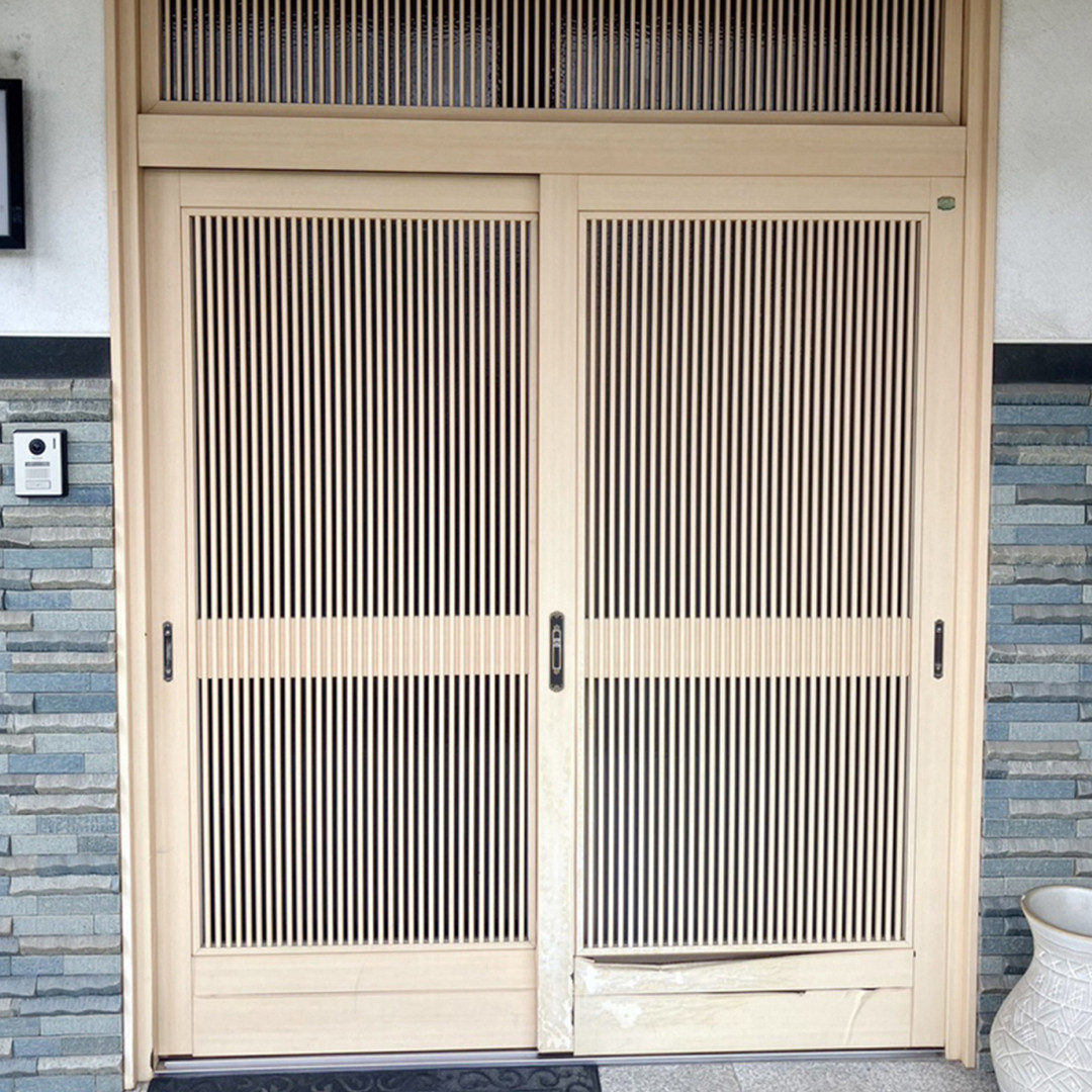 ウチヤマの古くなった玄関引戸を新しくしたい【健康で快適な暮らし】の施工前の写真1