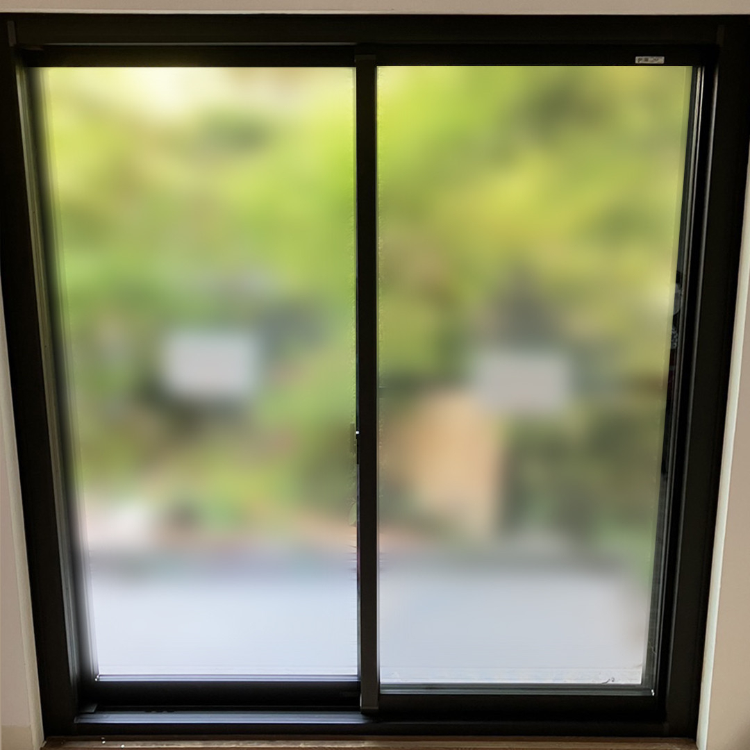 ウチヤマの寒さに負けない快適な冬リビングへの窓リフォーム【健康で快適な暮らし】の施工後の写真1