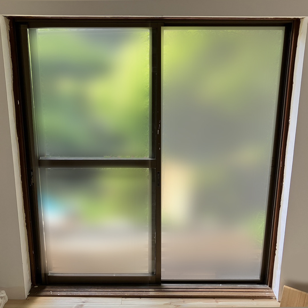 ウチヤマの寒さに負けない快適な冬リビングへの窓リフォーム【健康で快適な暮らし】の施工前の写真1