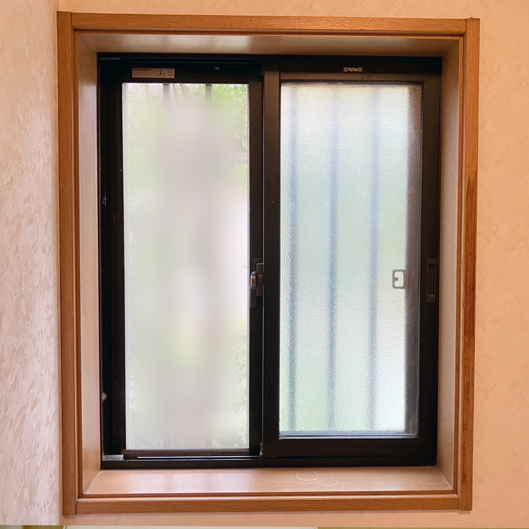 ウチヤマの窓で解決！トイレの冷え対策。内窓「インプラス」で冬のヒートショック対策も万全に【健康で快適な暮らし】の施工前の写真1