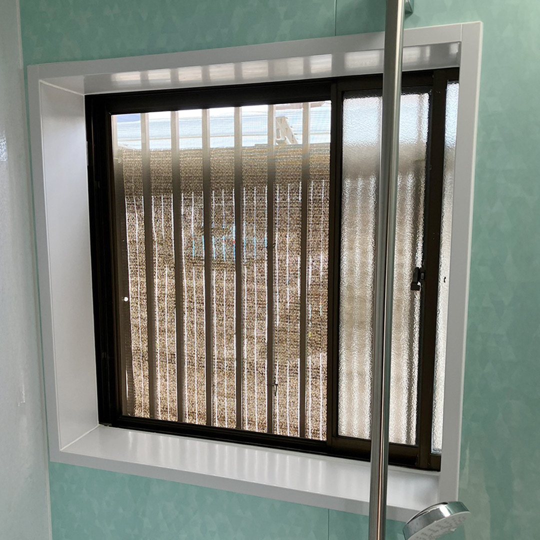 ウチヤマの築10年、お風呂の冷え込みが気になりませんか？窓ひとつで、家族が温まる浴室へ。【健康で快適な暮らし】の施工前の写真1