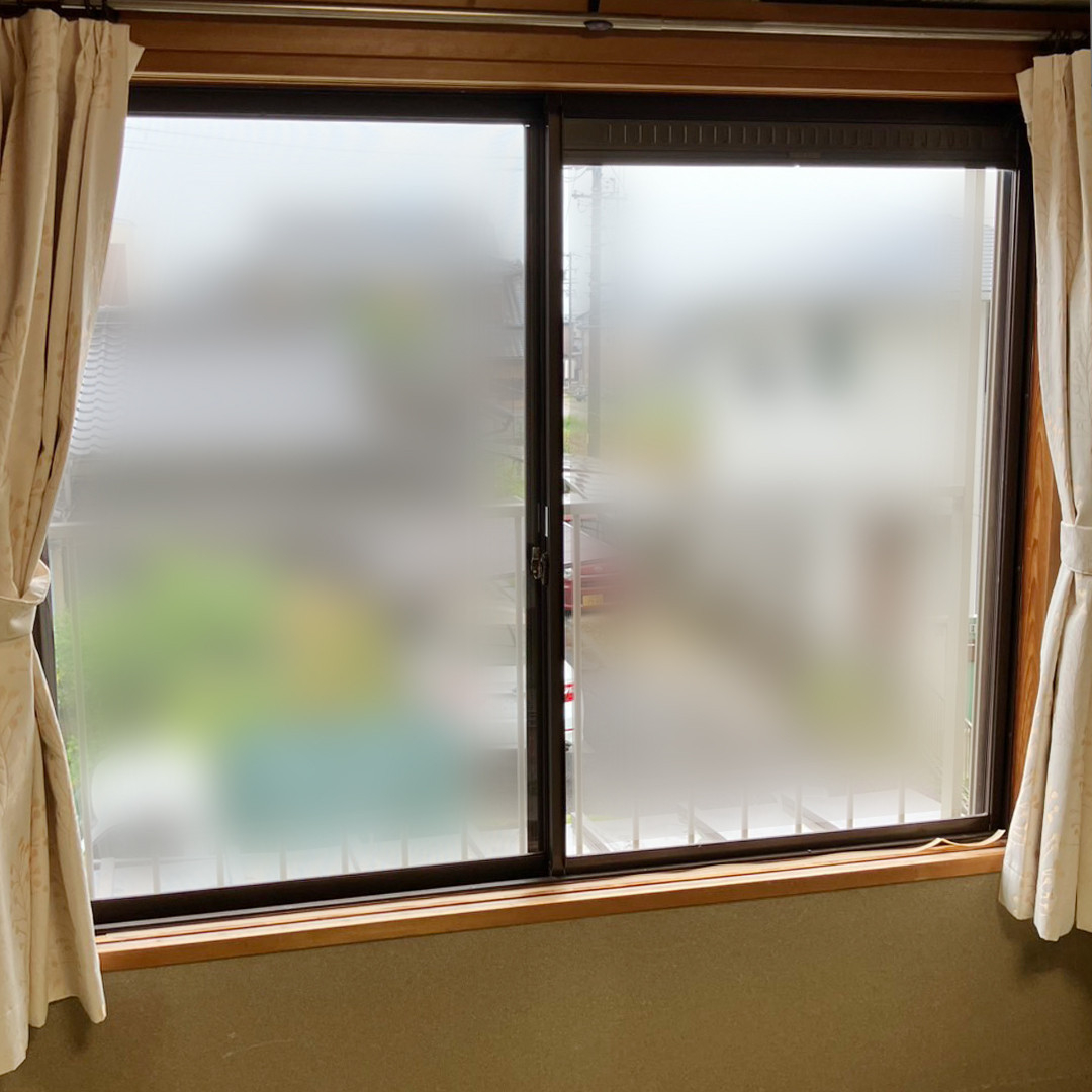 ウチヤマの寝室の寒さ・騒音をまとめて解決！「静かで暖かい」寝室リフォーム【健康で快適な暮らし】の施工前の写真1