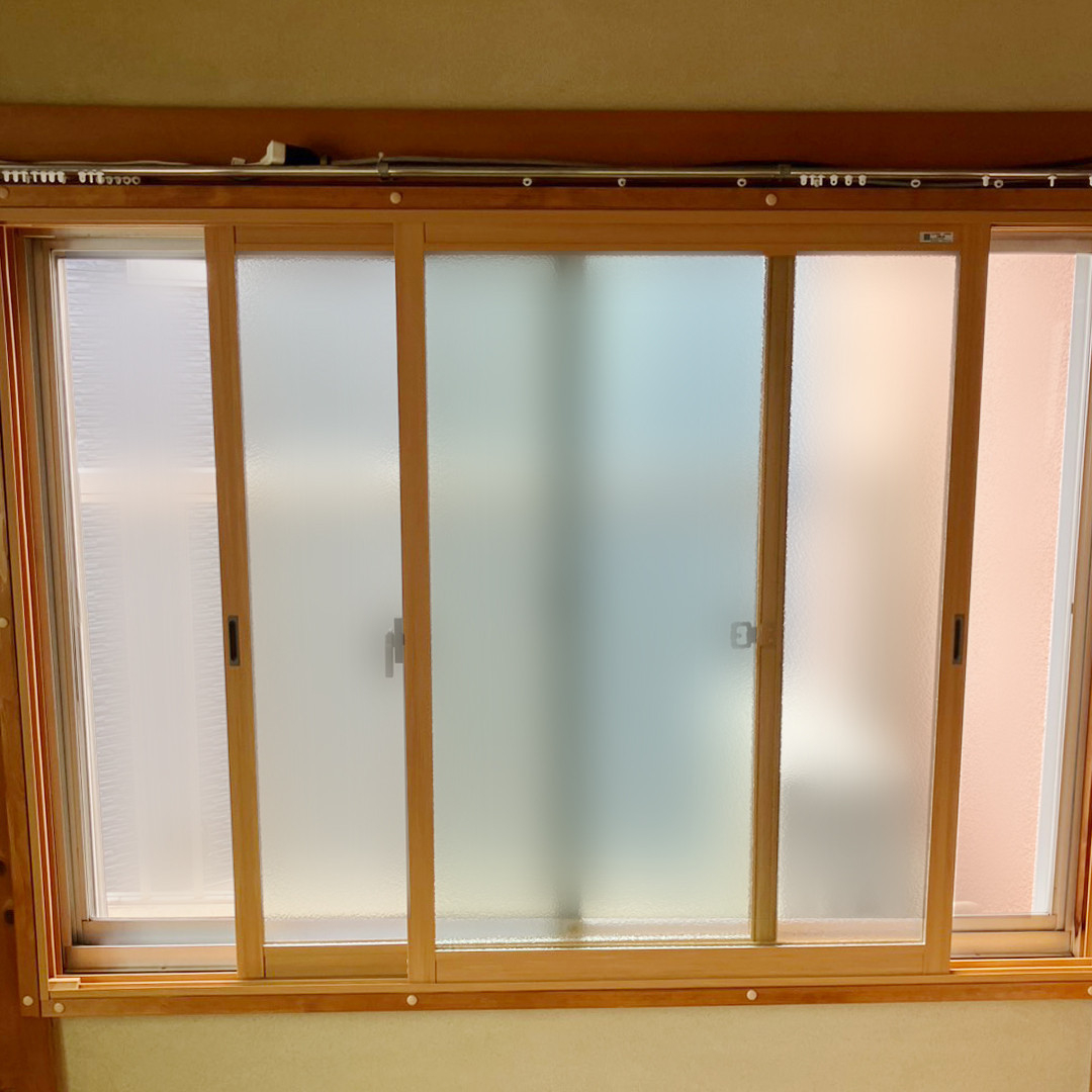 ウチヤマの2階寝室への内窓（インプラス）設置による断熱窓リフォーム【健康で快適な暮らし】の施工後の写真1