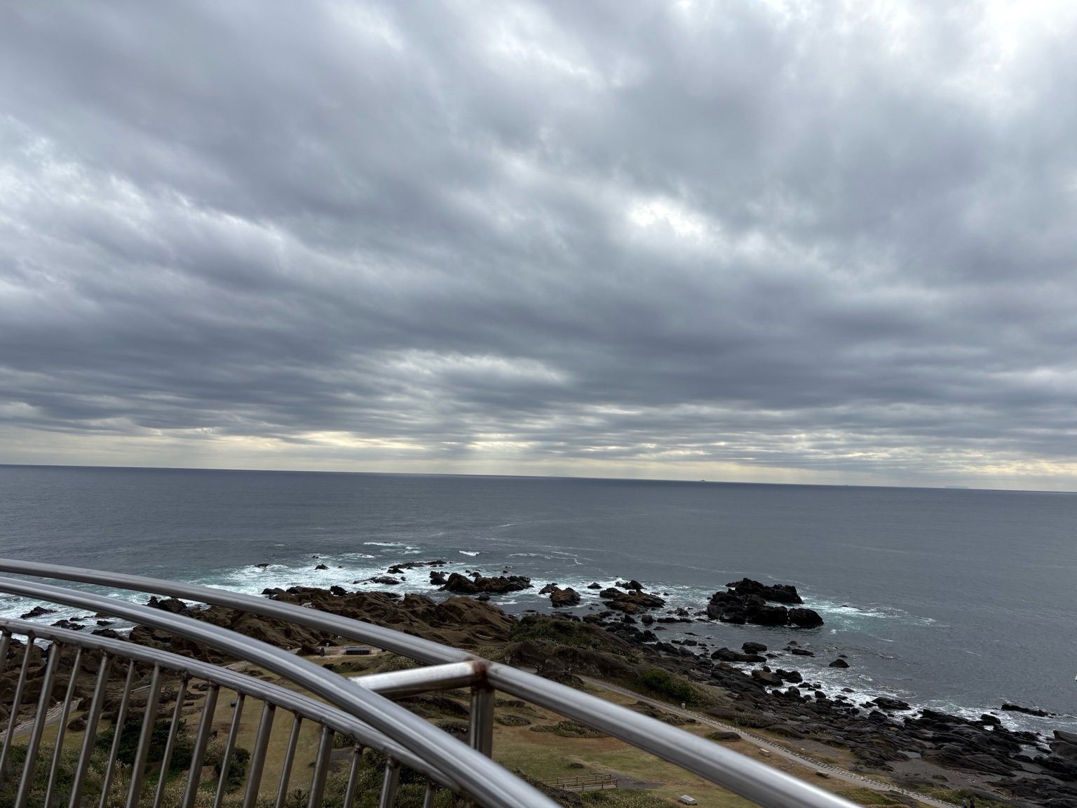 🌅房総最南端の白い灯と、熱いベンチ — 野島崎の風に包まれて 杉山トーヨー住器のブログ 写真2