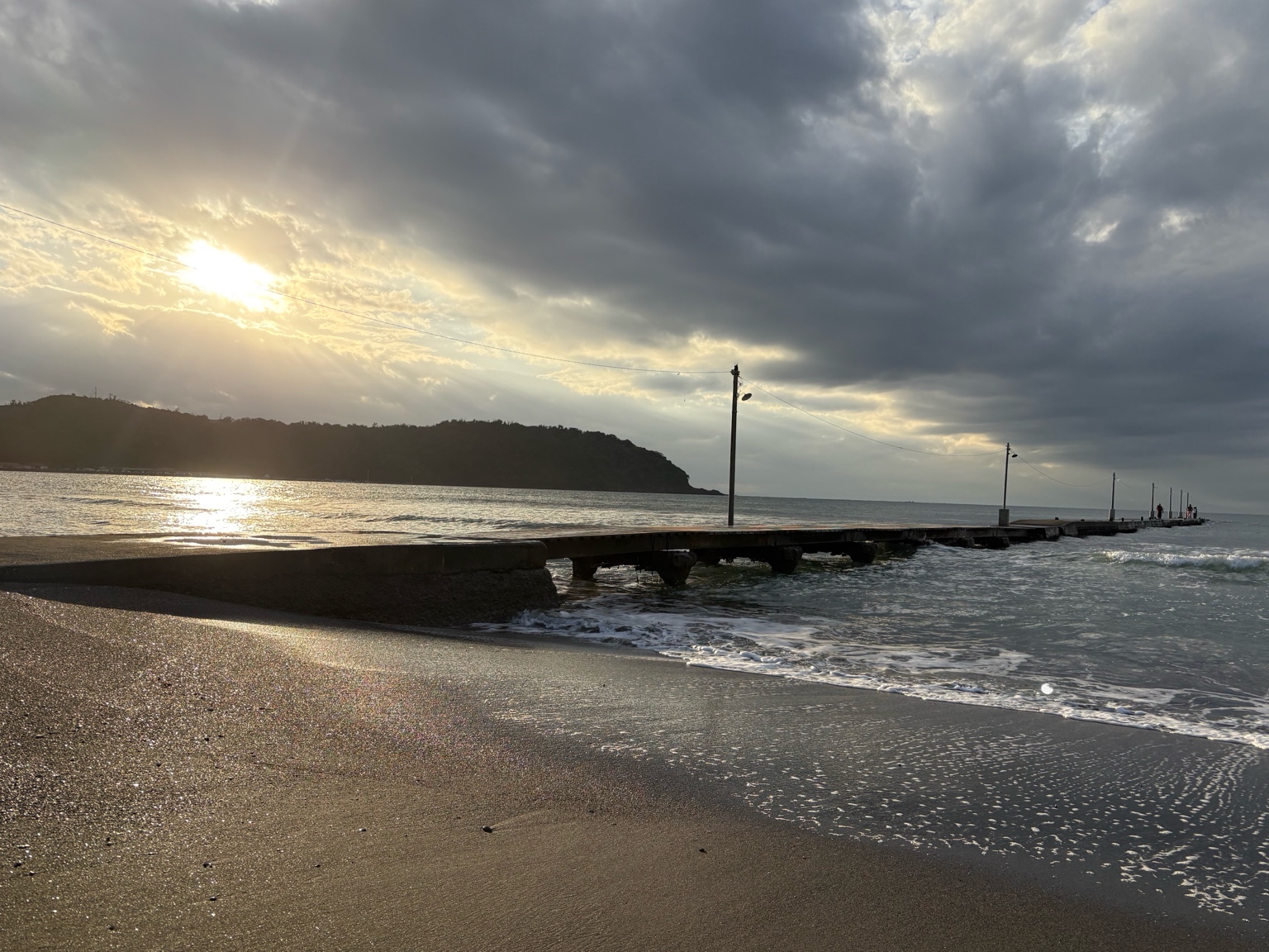 🎬海に伸びる一本道 — 原岡桟橋 杉山トーヨー住器のブログ 写真1