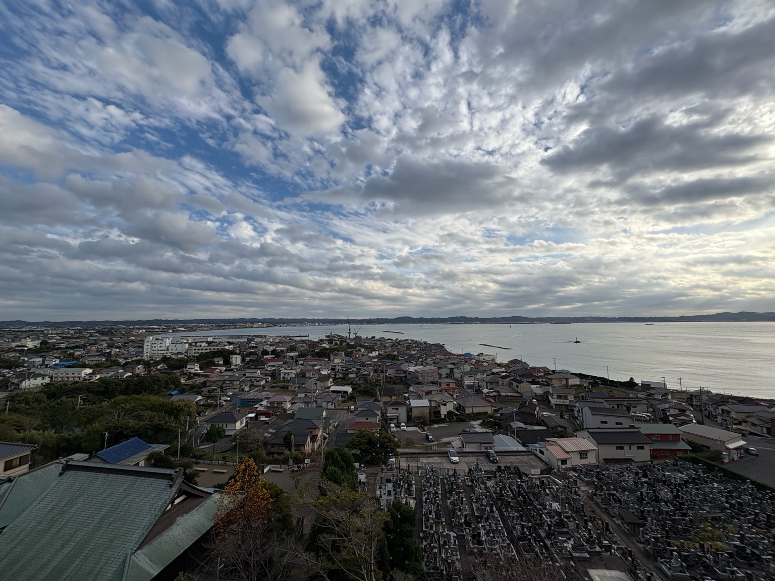 🏯断崖に佇む朱の祈り — 千葉県館山市 崖観音 杉山トーヨー住器のブログ 写真2