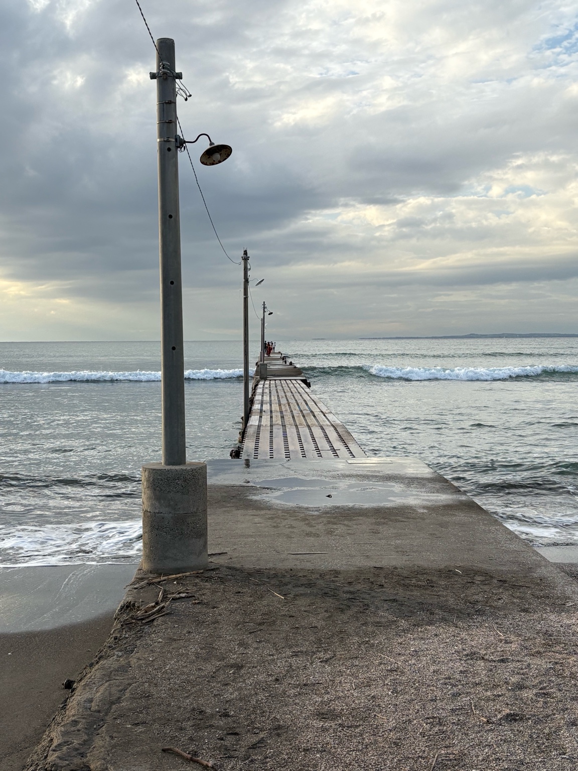 🎬海に伸びる一本道 — 原岡桟橋 杉山トーヨー住器のブログ 写真2