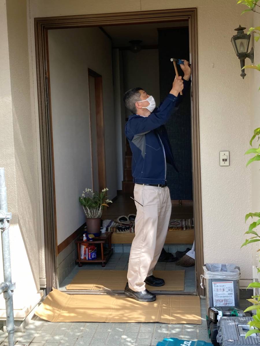 杉山トーヨー住器の玄関ドア取替簡単にできます。の施工前の写真1
