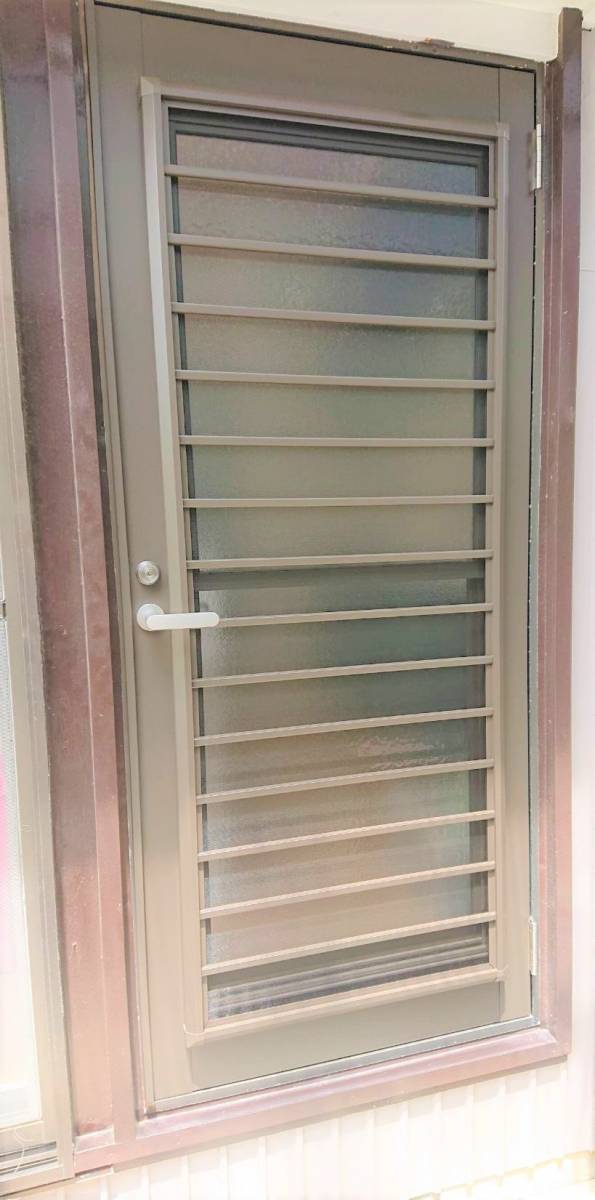 杉山トーヨー住器の勝手口ドアの取替の施工後の写真1