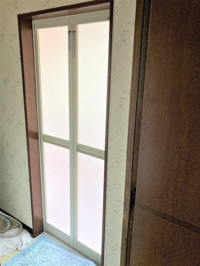 杉山トーヨー住器の浴室の折れ戸を交換致しました。の施工後の写真1