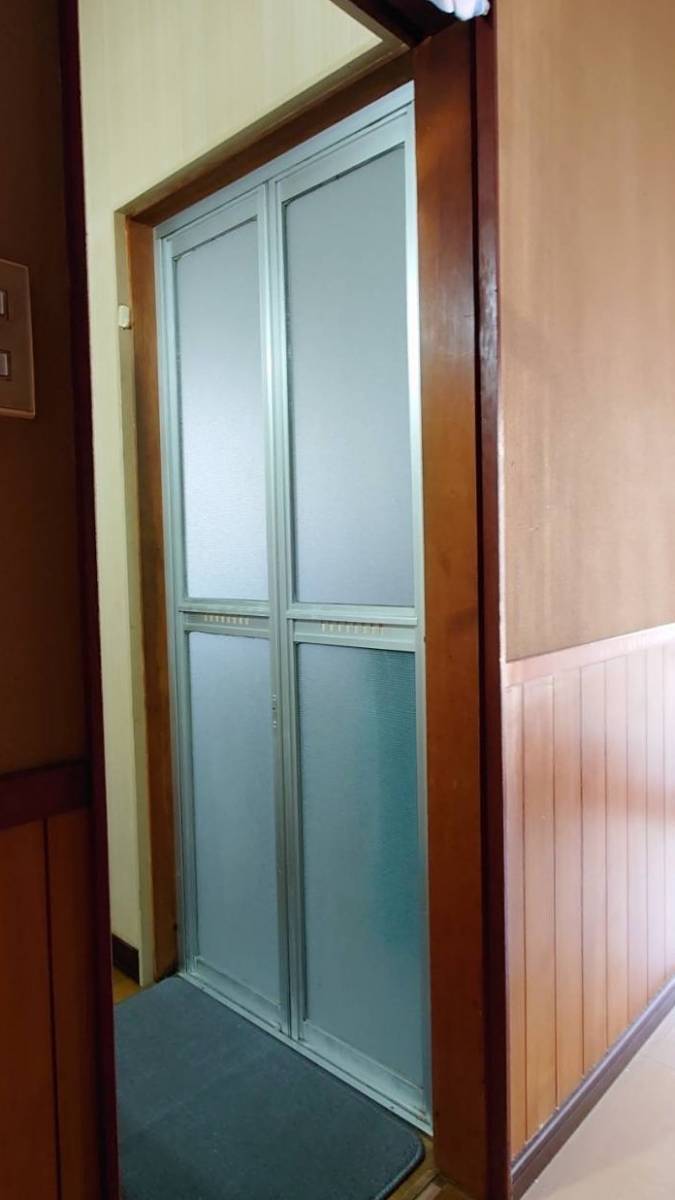 杉山トーヨー住器の浴室ドア交換の施工前の写真1