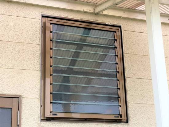 杉山トーヨー住器の硝子窓を換気のできる窓に換えました。施工事例写真1