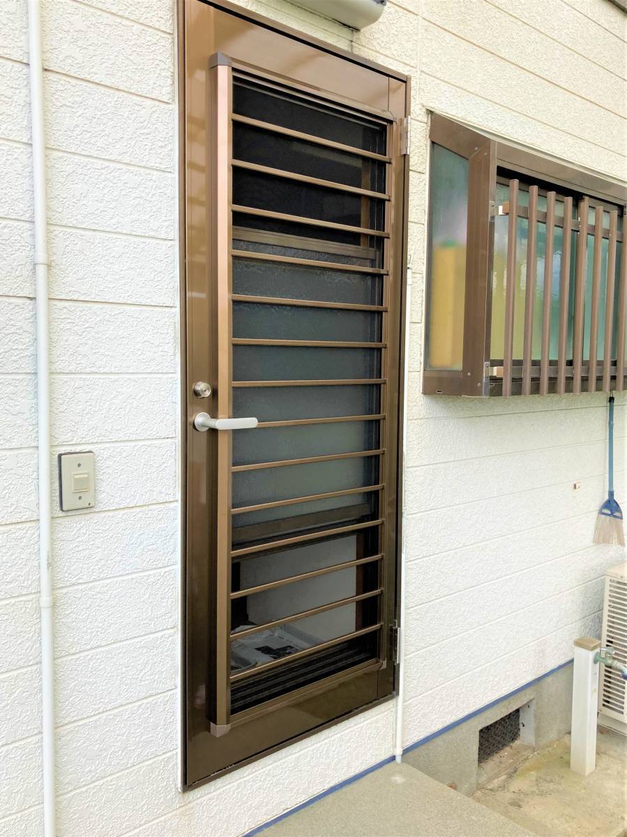 杉山トーヨー住器の勝手口採風ドアの扉交換の施工後の写真2