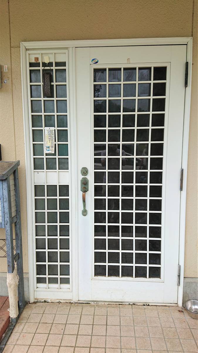 杉山トーヨー住器の玄関ドア取替工事の施工前の写真1