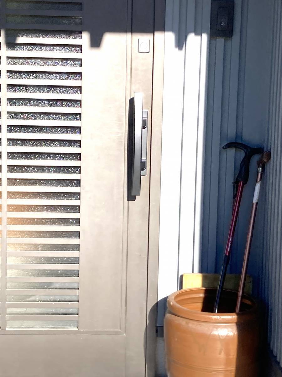 杉山トーヨー住器の玄関の把手取付（掛川市）の施工後の写真1