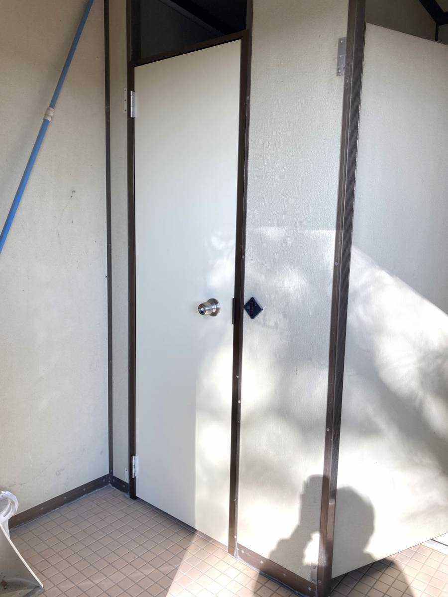 杉山トーヨー住器のトイレドアの改修工事の施工後の写真1