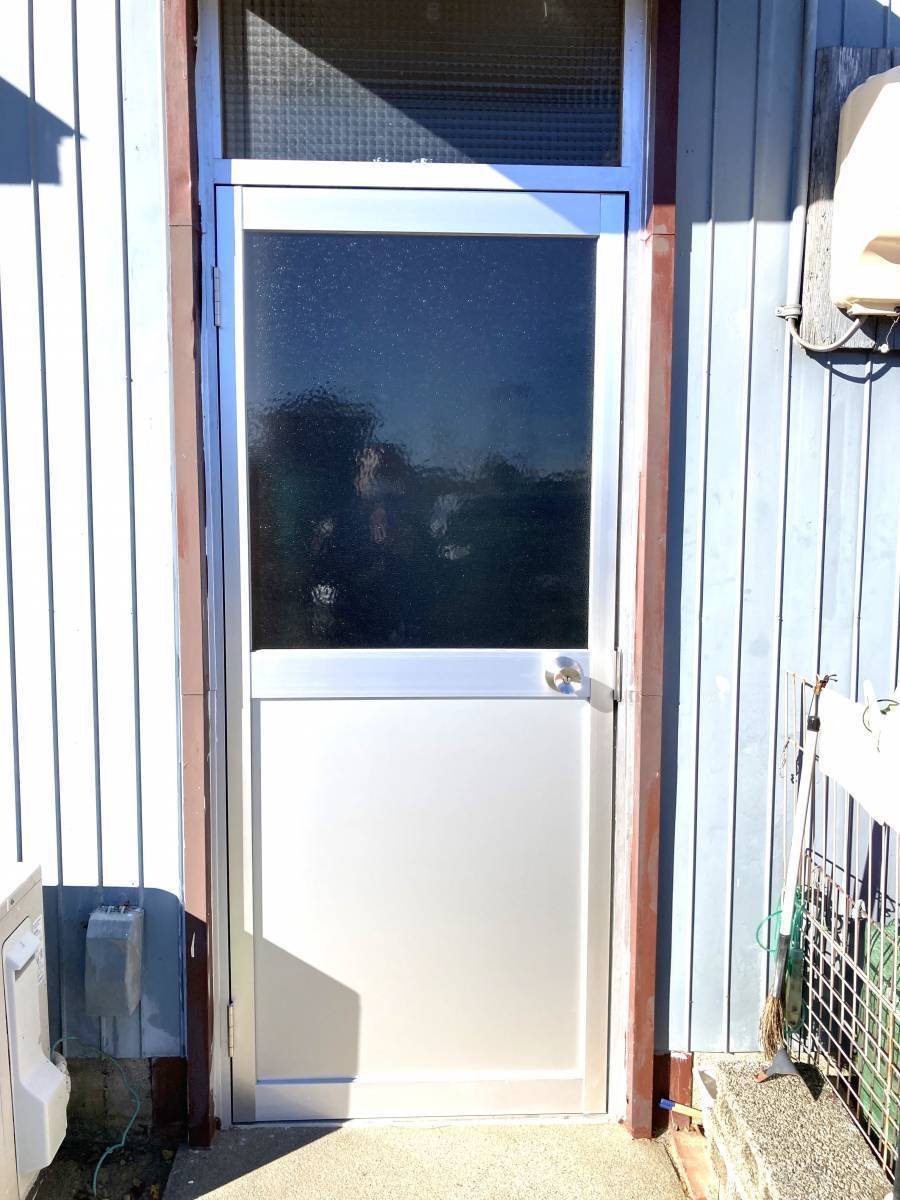 杉山トーヨー住器の勝手口ドア交換の施工後の写真1