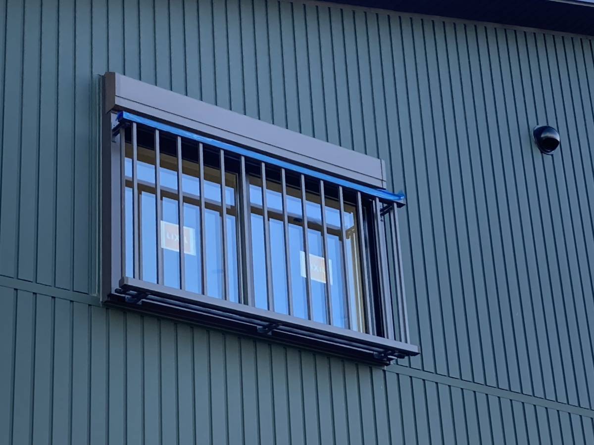 杉山トーヨー住器の窓手摺をつけました。の施工後の写真1