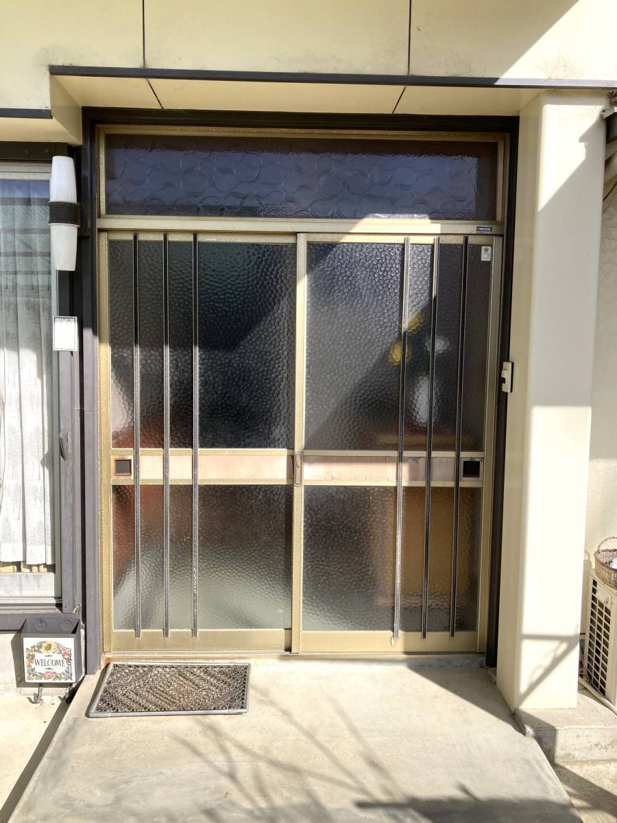 杉山トーヨー住器の玄関引戸の交換（掛川市）の施工前の写真1