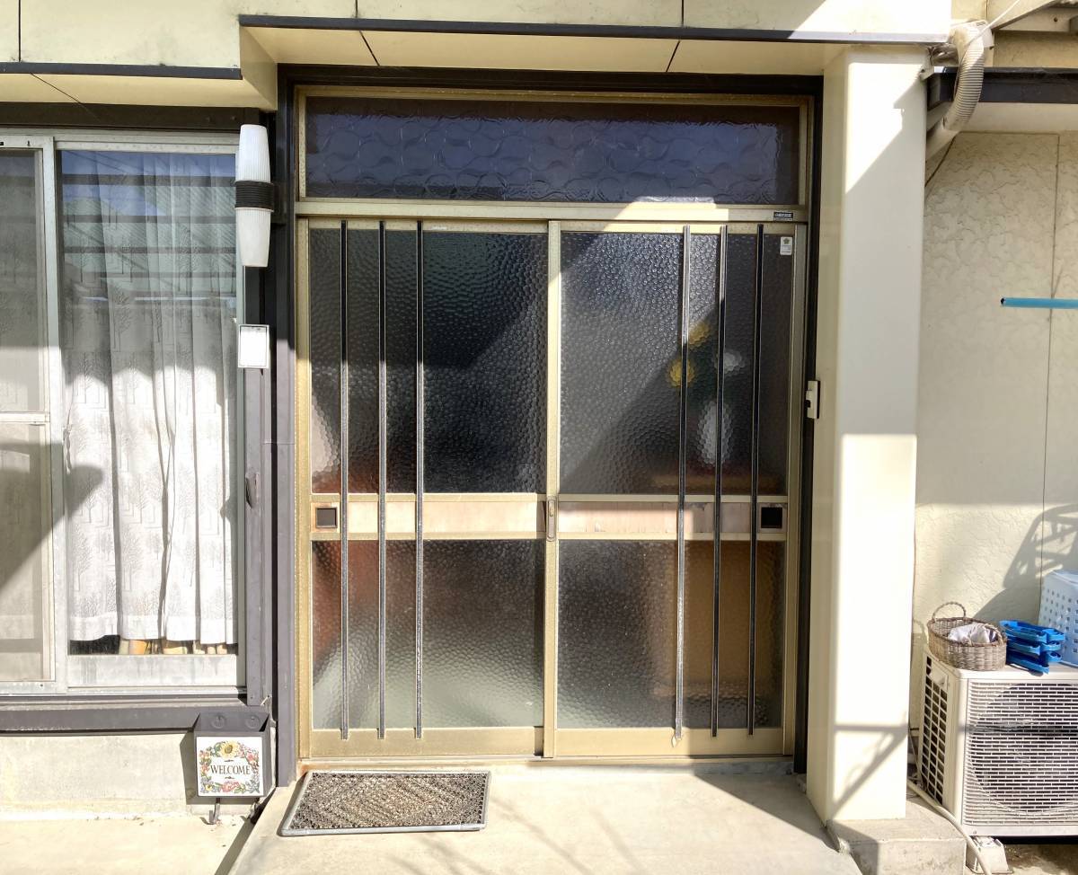 杉山トーヨー住器の玄関引戸の交換（掛川市）の施工前の写真2