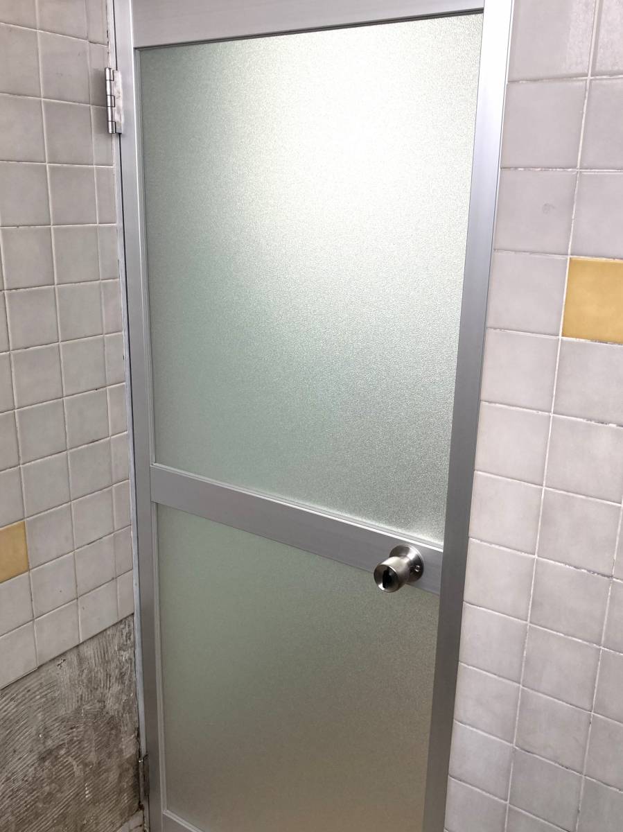 杉山トーヨー住器の風呂場のドア交換の施工後の写真1