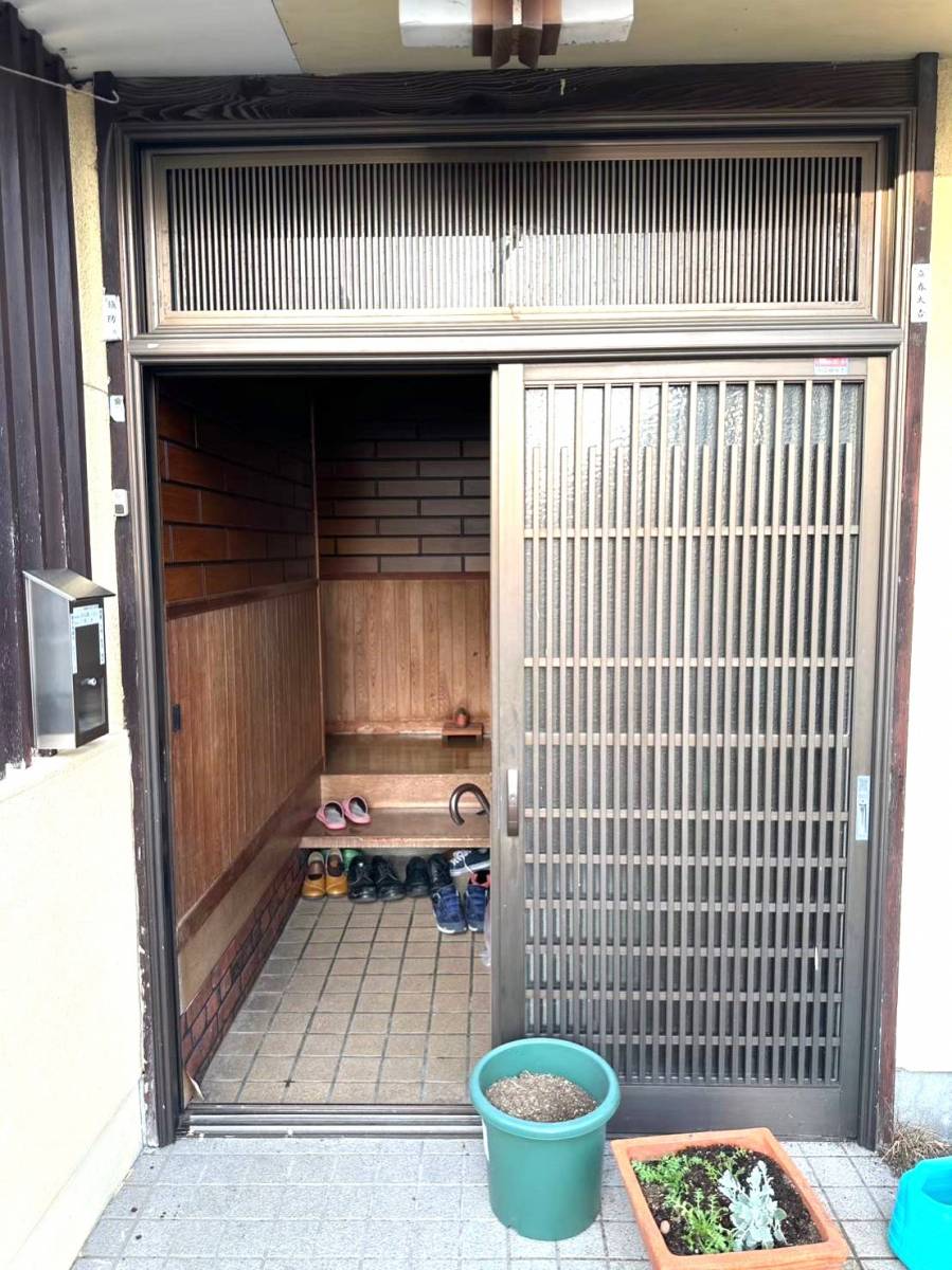 杉山トーヨー住器の玄関引戸をリニューアルの施工前の写真1