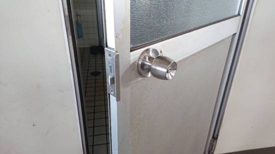 杉山トーヨー住器のドア補修（ノブ交換）施工事例写真1