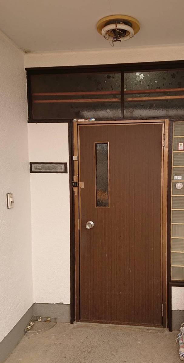 杉山トーヨー住器の玄関ドアリフォームの施工前の写真1