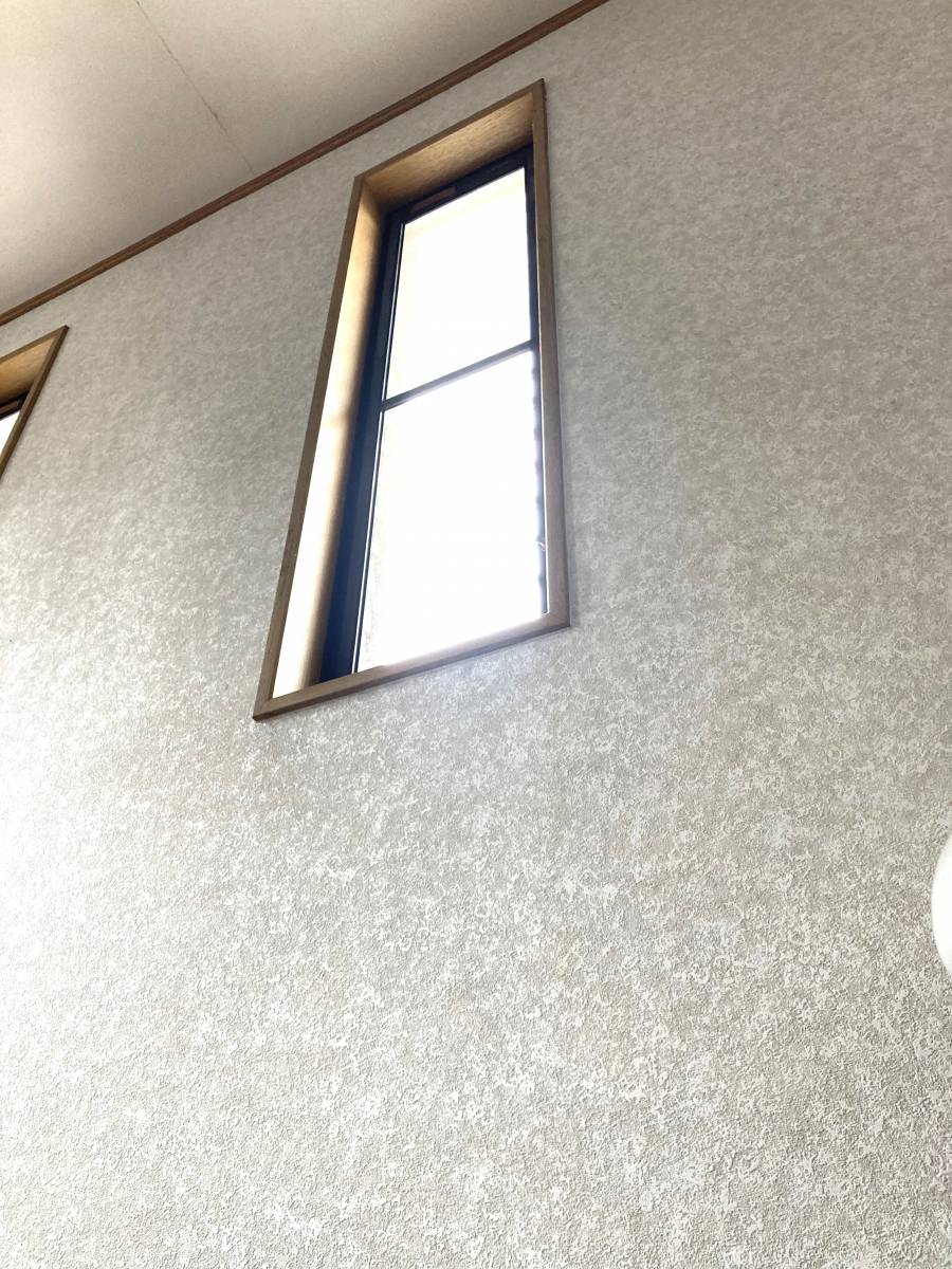杉山トーヨー住器の高窓の開閉操作チェーンの交換の施工前の写真1