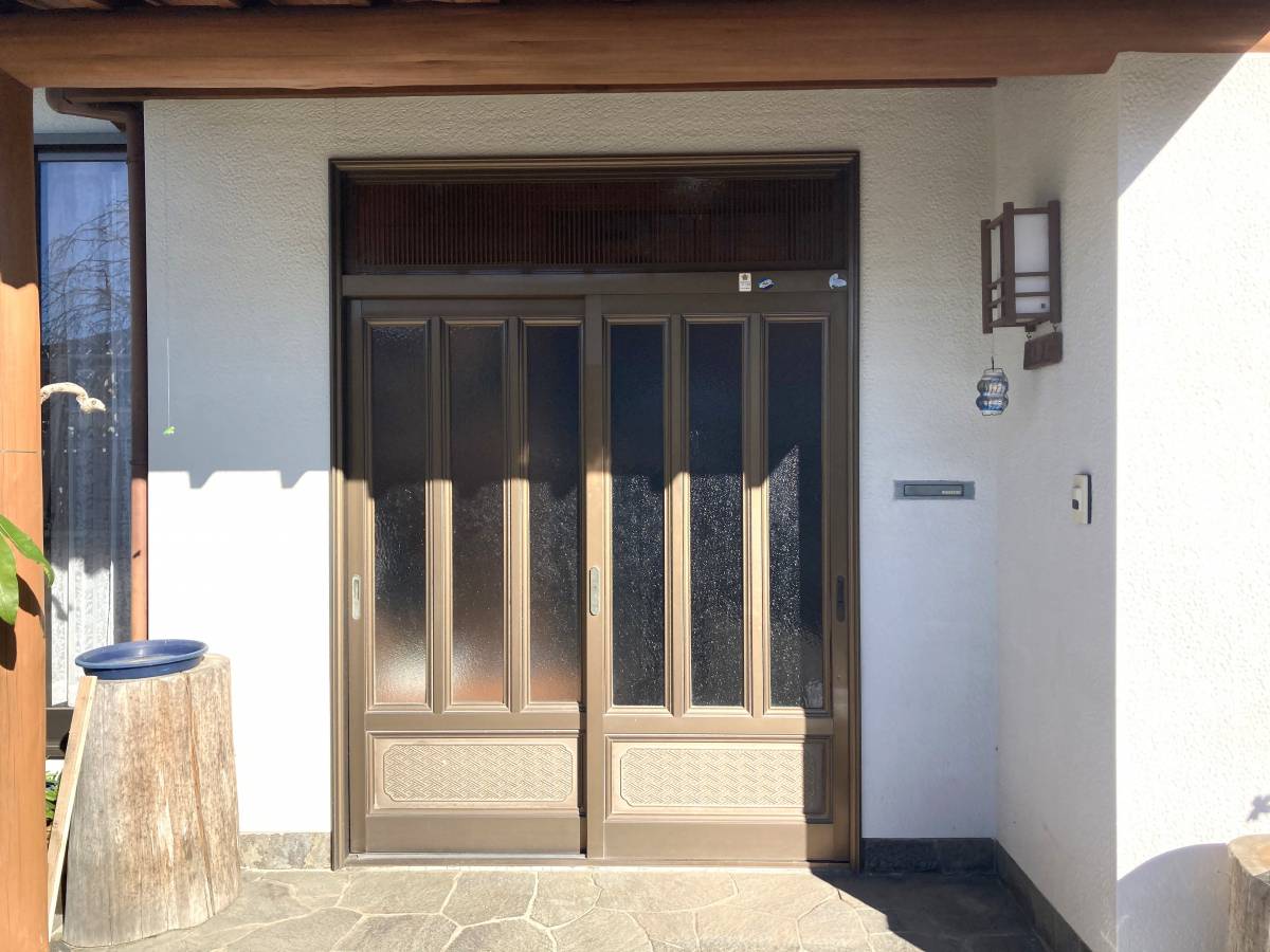 杉山トーヨー住器の玄関引戸リフォームの施工前の写真1