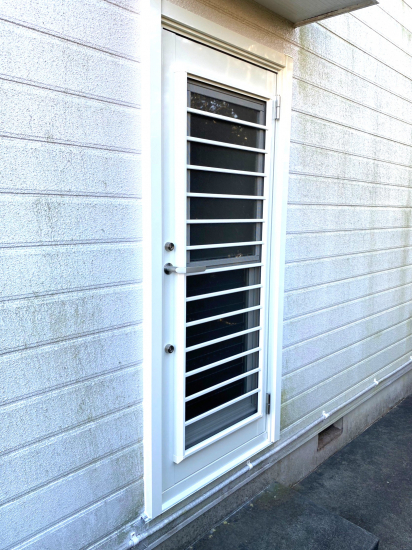 杉山トーヨー住器の勝手口ドアのリフォーム施工事例写真1