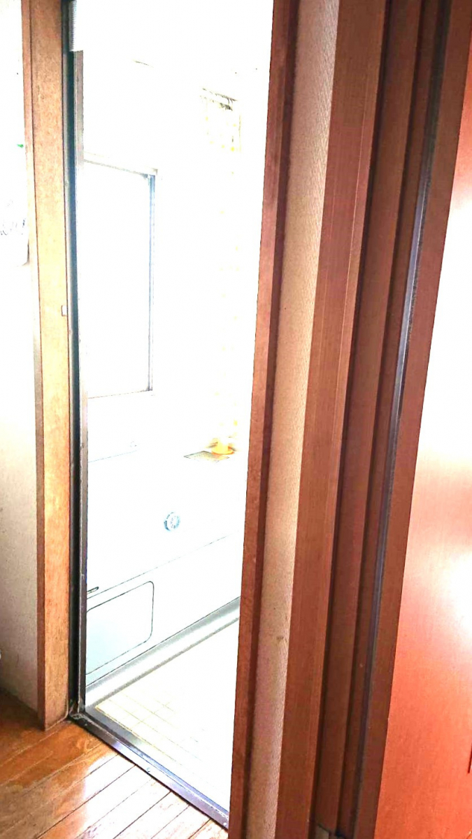 杉山トーヨー住器の浴室ドア交換（中折れタイプ）の施工前の写真1