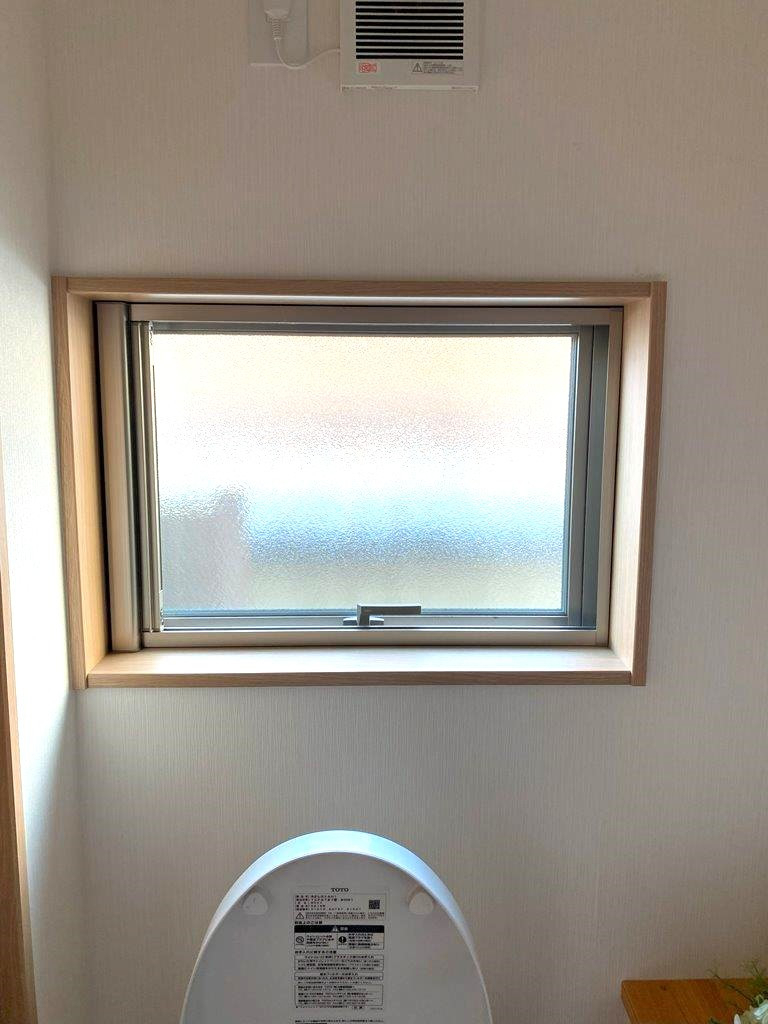 杉山トーヨー住器の窓に面格子をつけました。の施工前の写真2