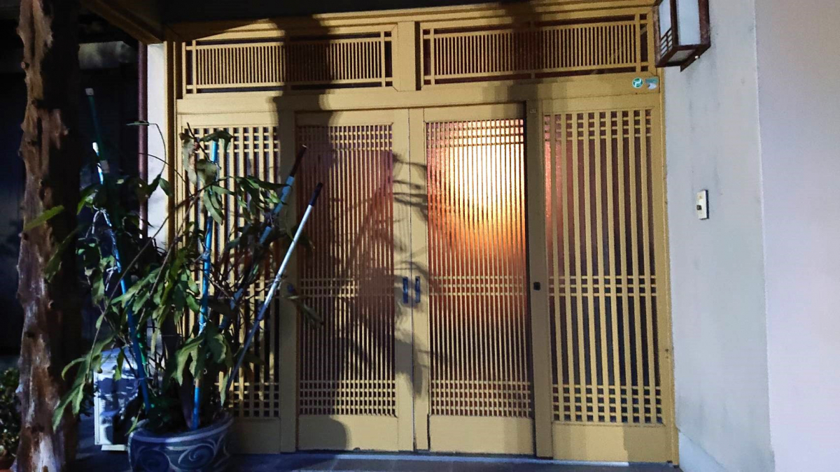 杉山トーヨー住器の玄関取替の施工前の写真1