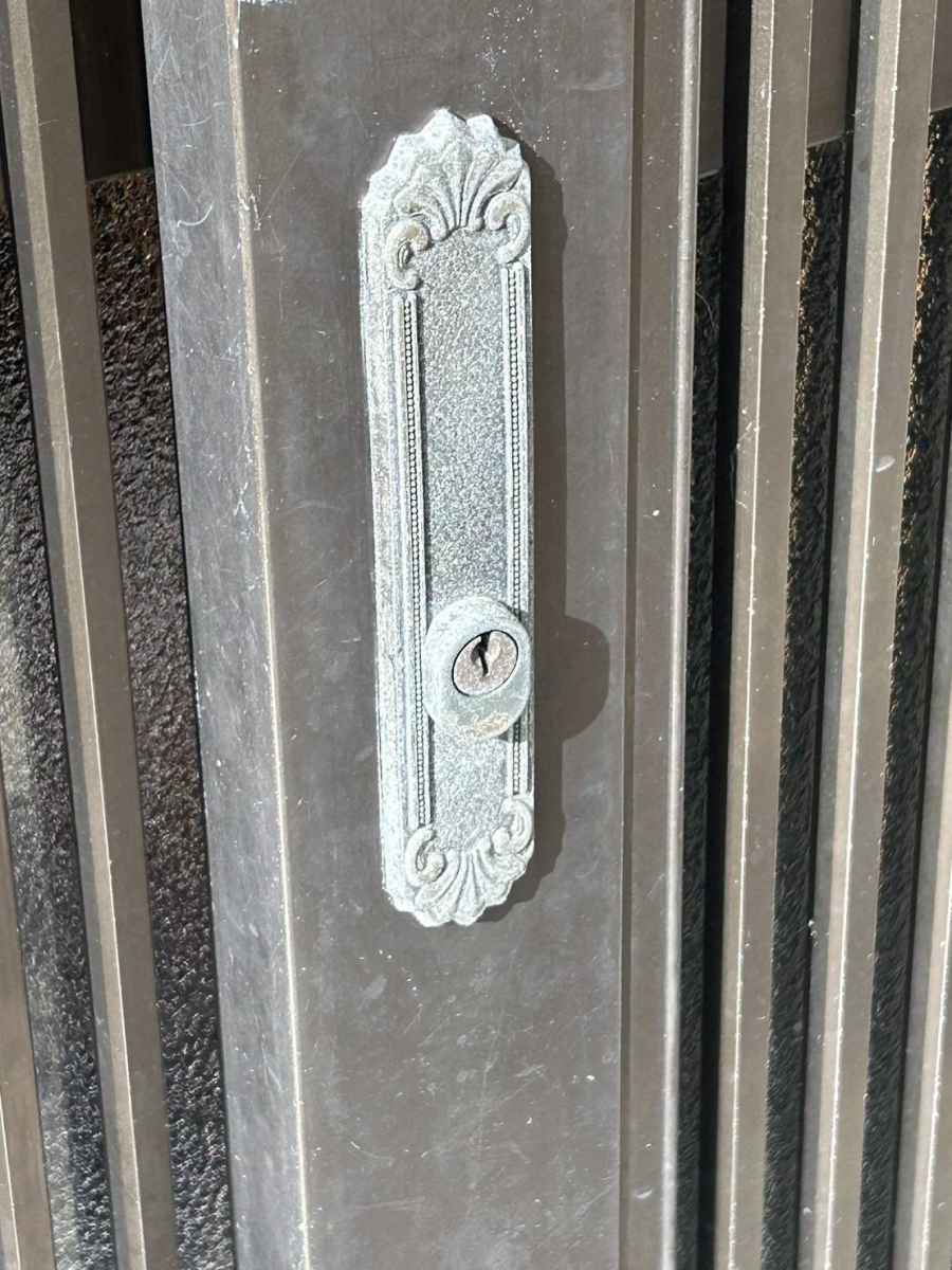 杉山トーヨー住器の玄関の鍵交換の施工前の写真1