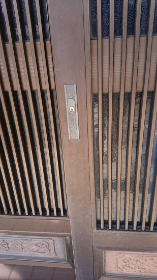 杉山トーヨー住器の玄関の鍵交換施工事例写真1