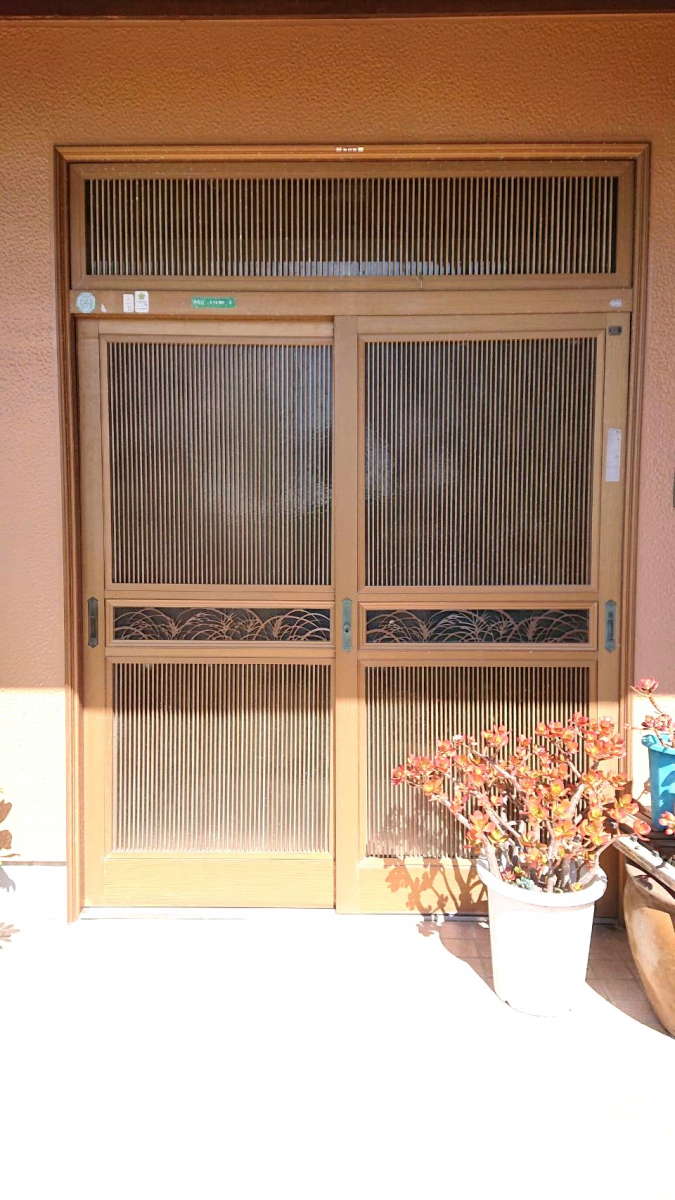 杉山トーヨー住器の玄関引戸取替の施工前の写真1