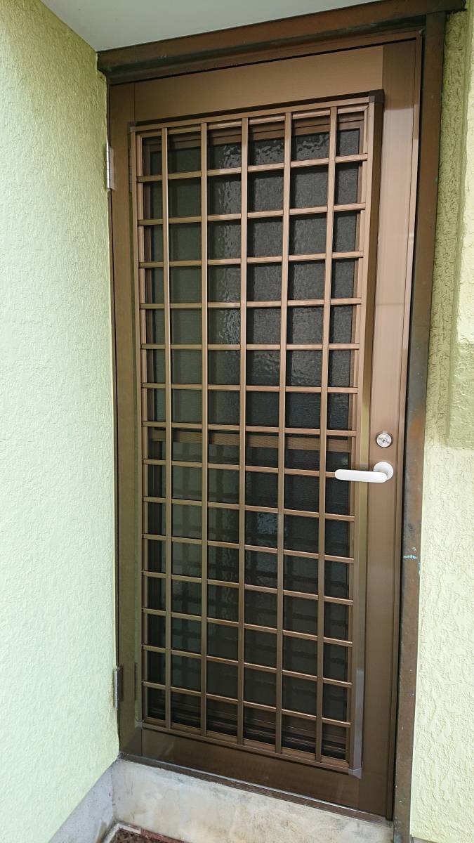 杉山トーヨー住器の勝手口ドアを換えました。の施工後の写真1