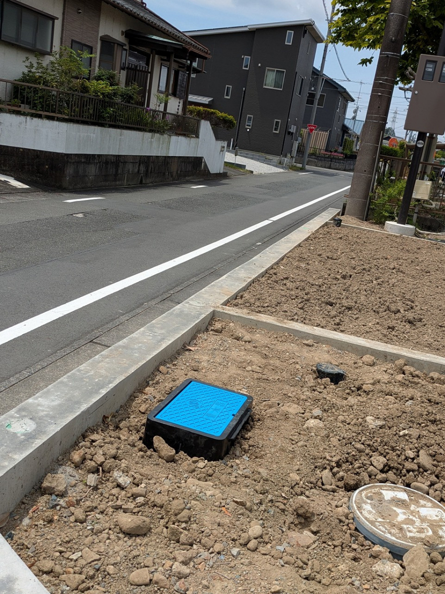 杉山トーヨー住器の目隠しフェンス(採光タイプ)の施工前の写真1