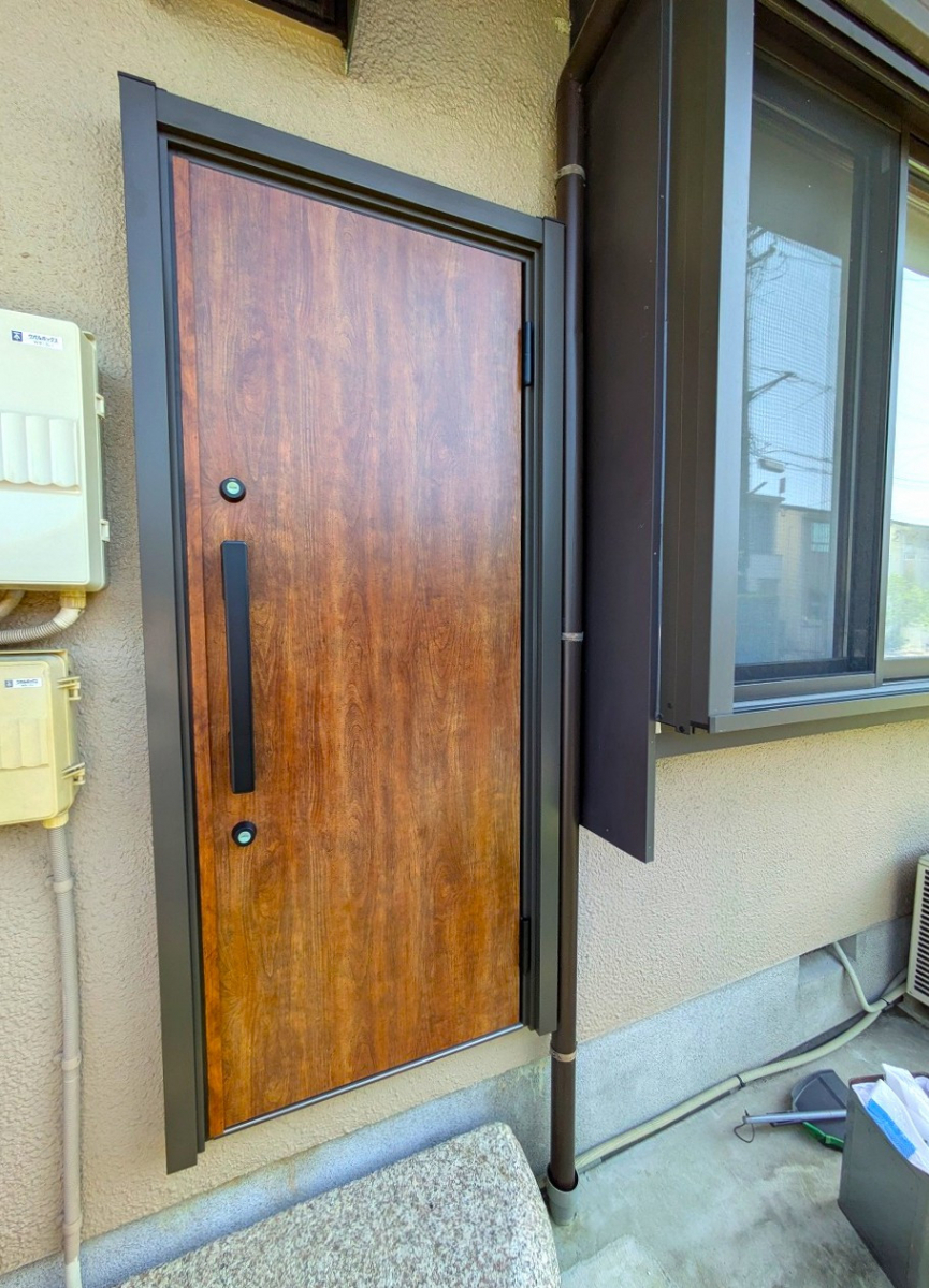 杉山トーヨー住器のドアを1日で新しく。の施工後の写真1