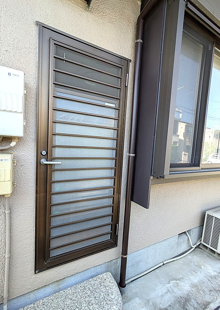 杉山トーヨー住器のドアを1日で新しく。の施工前の写真1
