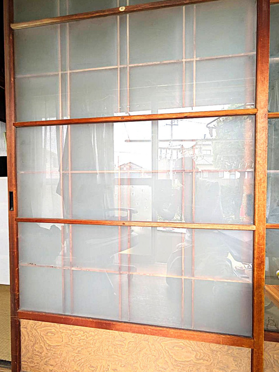 杉山トーヨー住器の木製建具の硝子交換の施工後の写真1