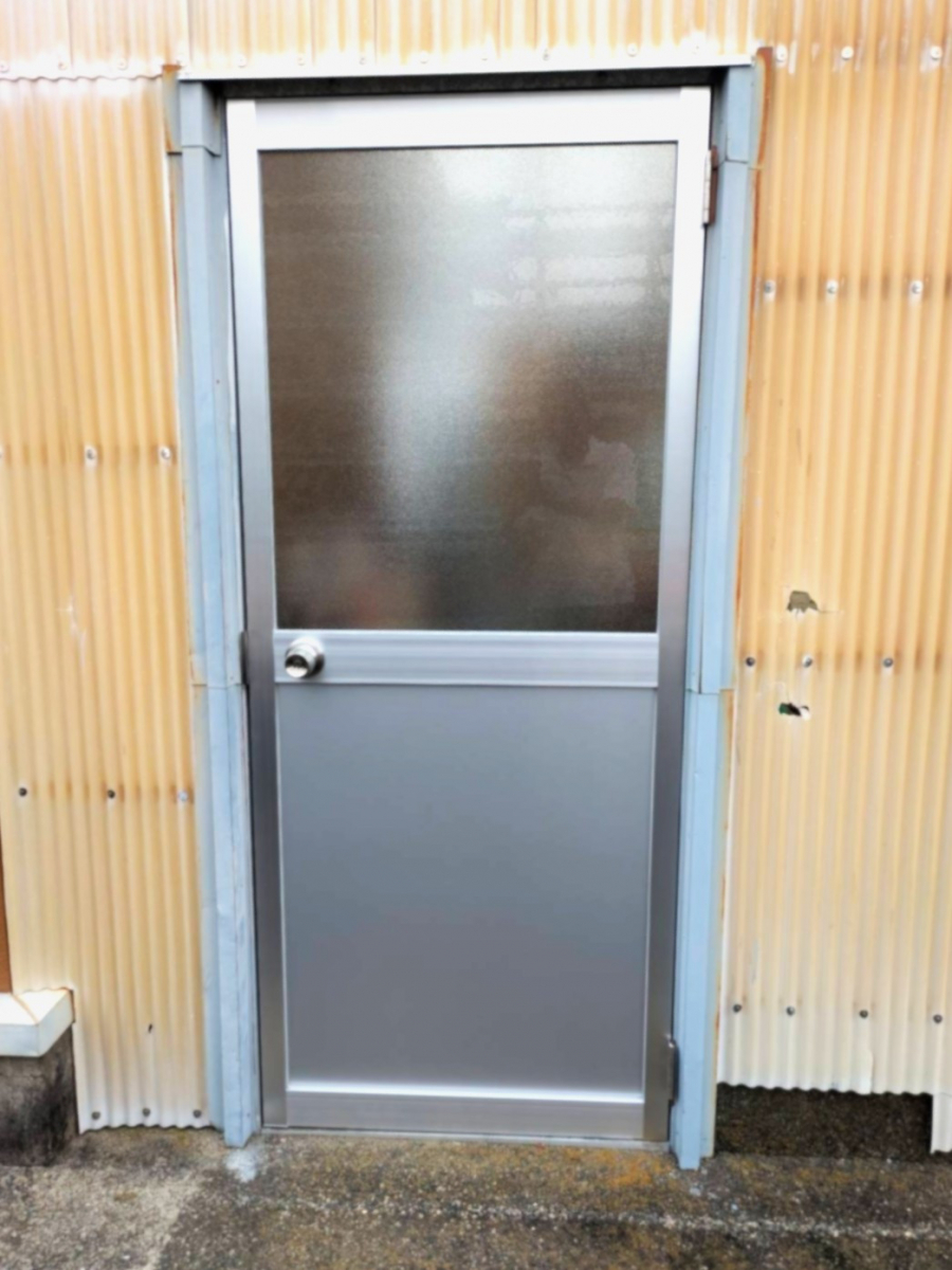 杉山トーヨー住器の扉の交換の施工後の写真1