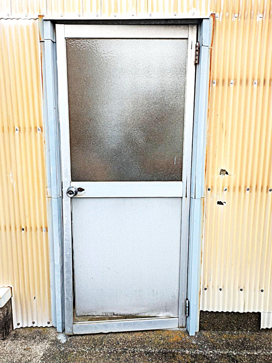 杉山トーヨー住器の扉の交換の施工前の写真1
