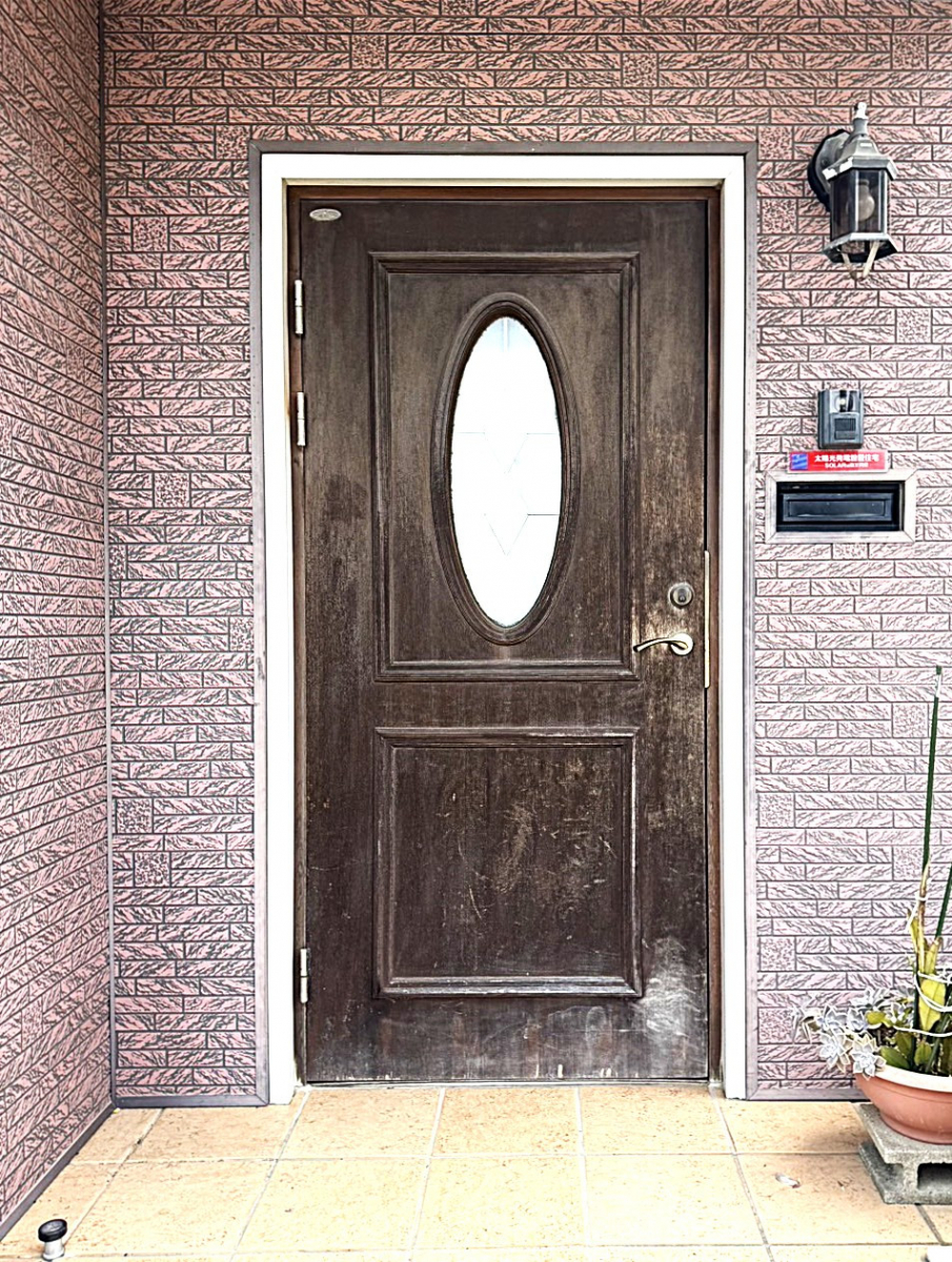 杉山トーヨー住器の玄関ドアのリフォームの施工前の写真1