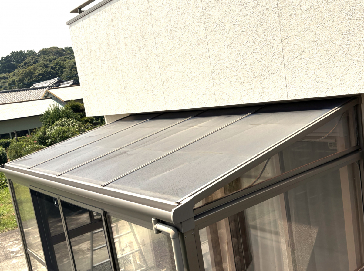 杉山トーヨー住器のサンルームのパネル交換の施工前の写真1