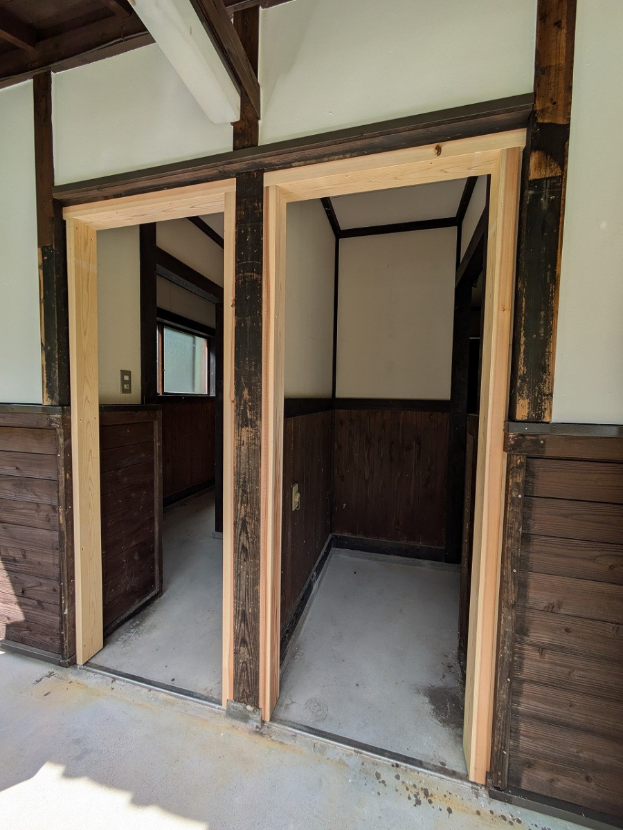 杉山トーヨー住器の🏕️ キャンプ場ドア取付工事(1day Reform)の施工前の写真1